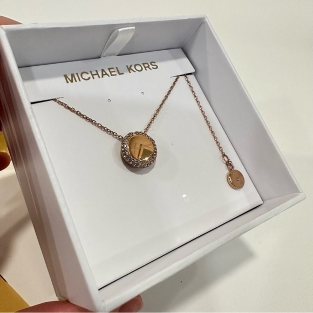 NEW Michael Kors Crystals Paved Disc Medallion Necklace Rose Gold - Picture 8 of 9